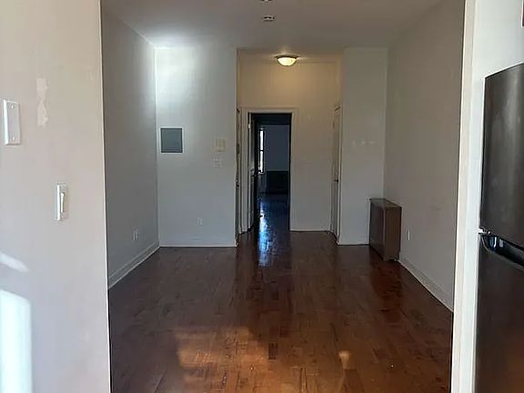 2nd image of 504 Seneca Ave APT 3R