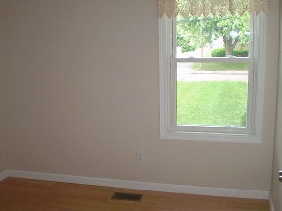 4th image of 2417 King Ave