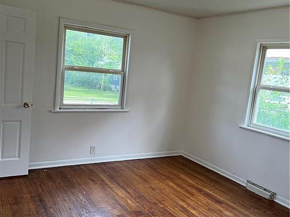 2nd image of 3300 Spruce Ave