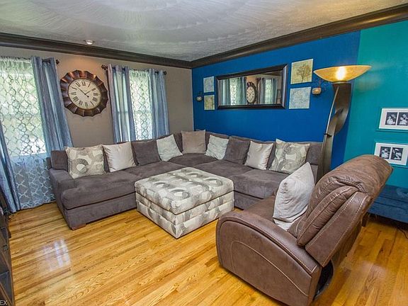 4th image of 381 Green Hill Dr