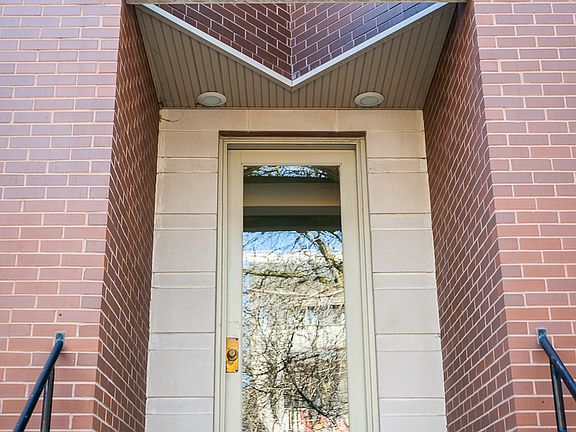 2nd image of 2915 N Damen Ave