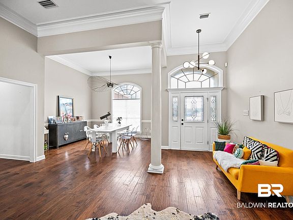 4th image of 8977 Parliament Cir
