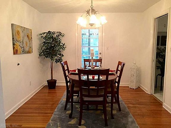 3rd image of 26 Wendfield Cir