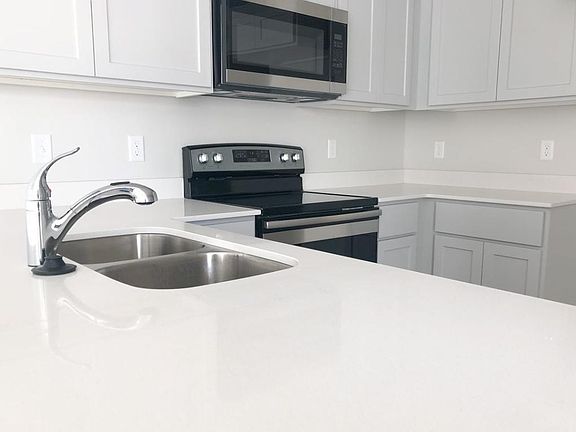 3rd image of 501 N 360 W #501