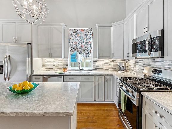5th image of 1828 Saint Philip St #26