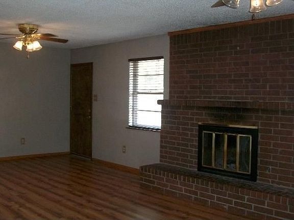 2nd image of 2112 Lea St