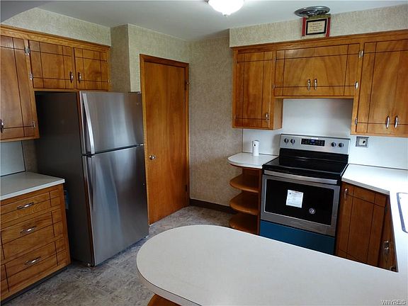 4th image of 362 Warner Ave
