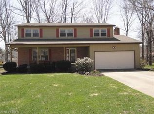 560 Treeside Dr, Stow, OH 44224
