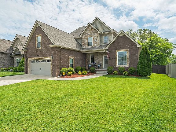 3rd image of 814 Carousel Ct