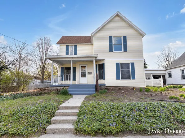 924 S Bridge St, Belding, MI 48809