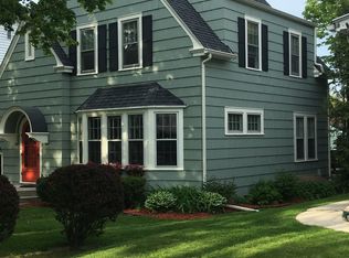 937 N 6th St, Manitowoc, WI 54220