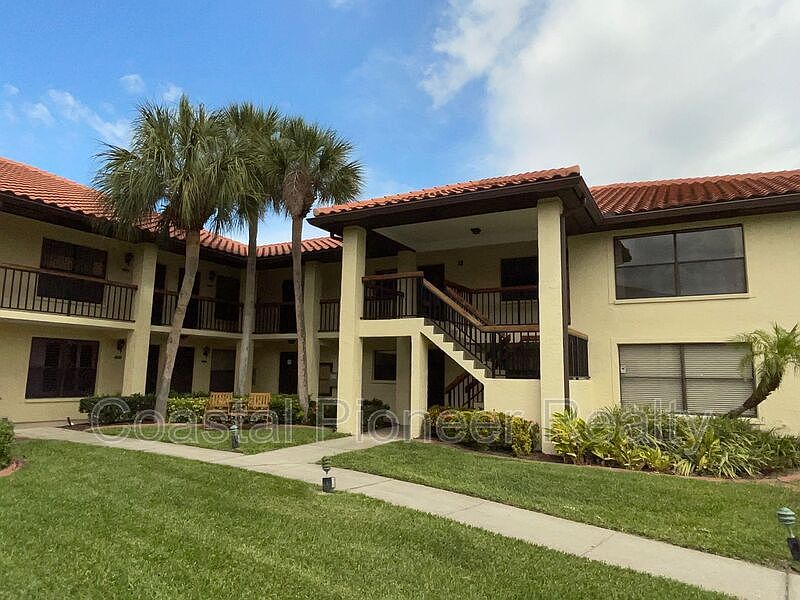 1st image of 313 Hammock Pine Blvd