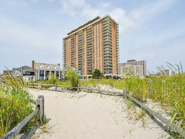 4800 Boardwalk #400 — Photo 28