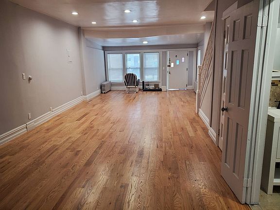 5th image of 2283 E 14th St