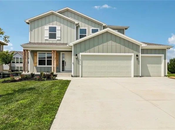 16716 S Twilight Ln, Olathe, KS 66062
