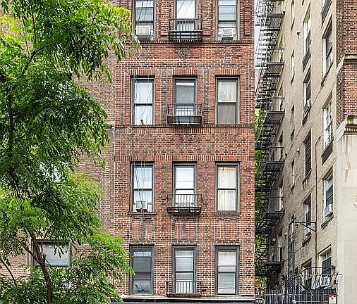 5th image of 1007 Lexington Ave APT 1F
