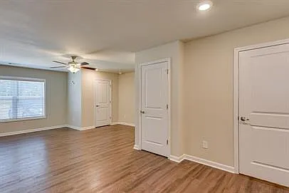 Woodberry Apartments — Photo 7