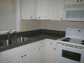 3rd image of 3243 Altacrest Dr