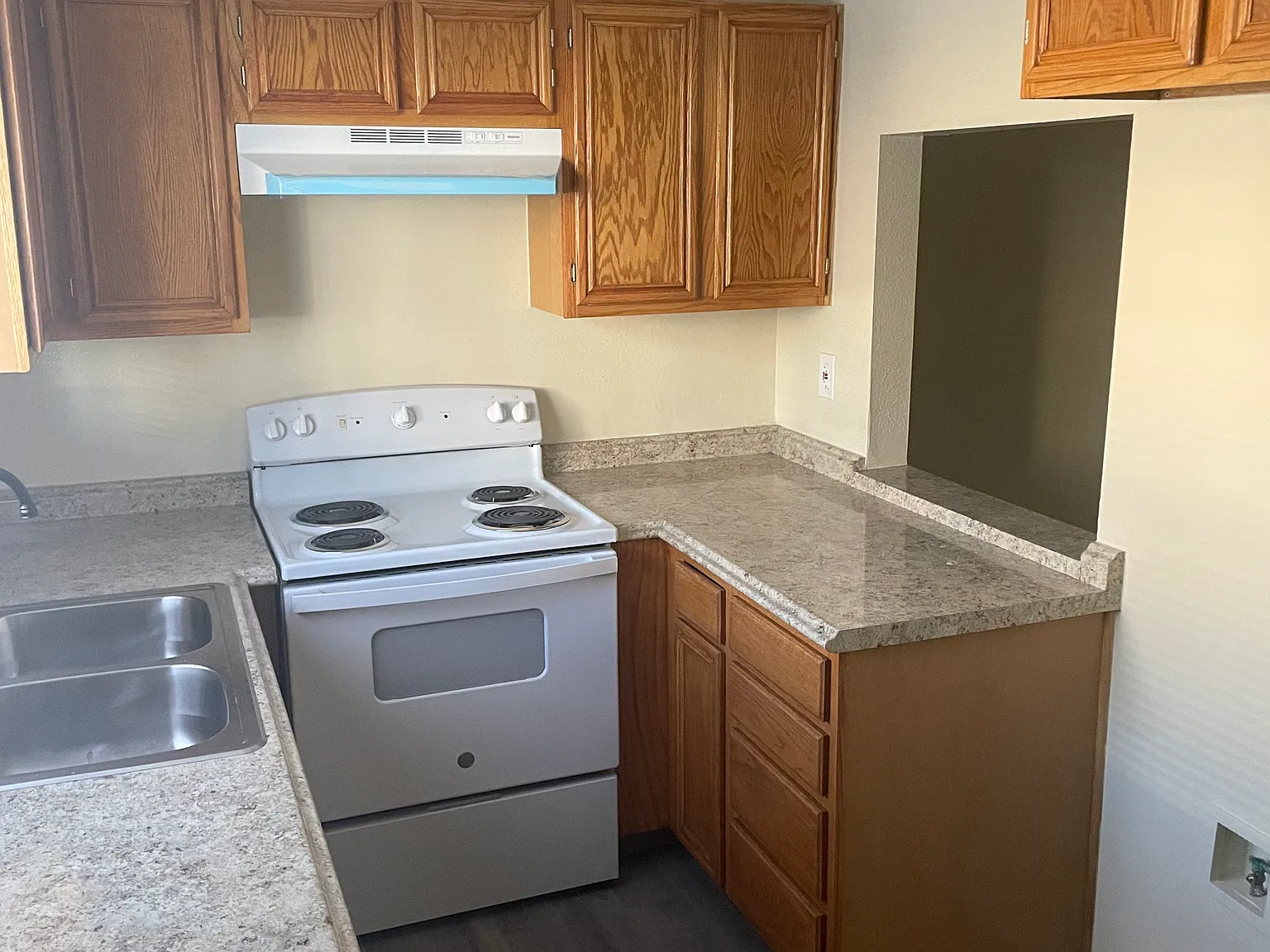 2 bed, 1.5 bath, 1000 sqft, $2,495 — Photo 4