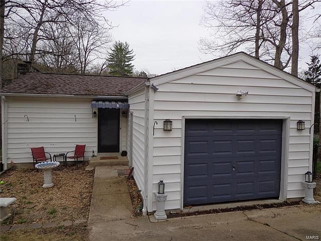 1st image of 210 N Lake Dr