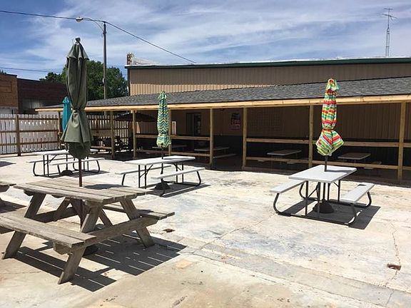 Comes with picnic tables. 