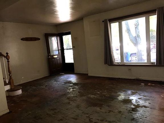 3rd image of 1706 W Belle Plaine Ave