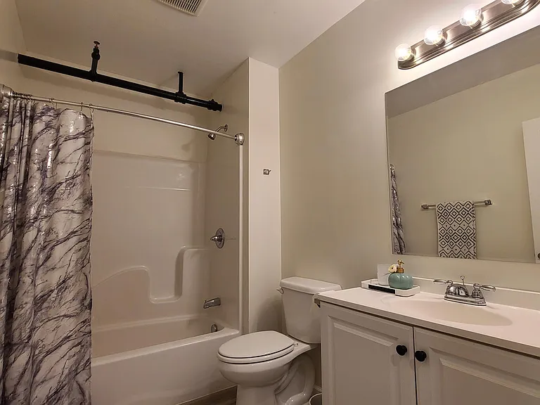 138 Washington Ave — Photo 9