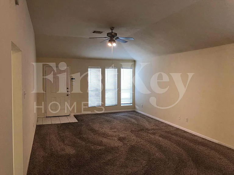 1123 Intrepid Oak Ln — Photo 2