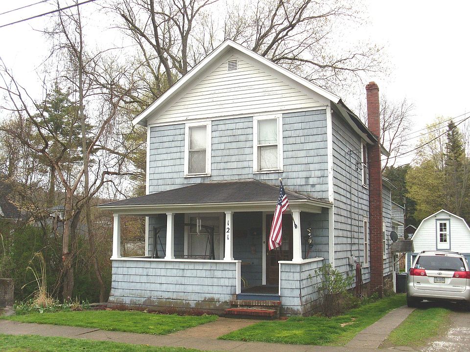 1st image of 121 W Bloss St