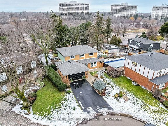 5th image of 15 Pine Ridge Ln