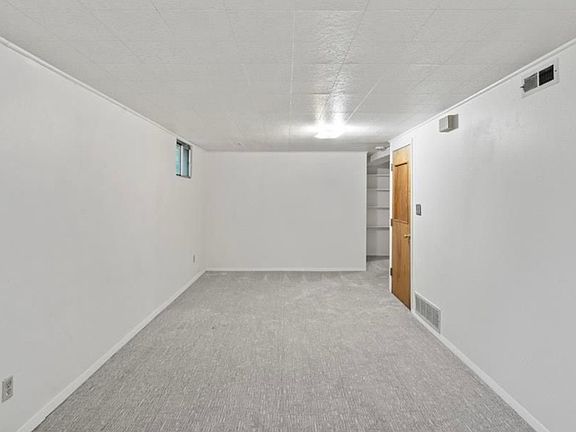 4th image of 526 W Monument St #B