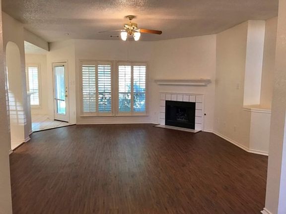 4th image of 1039 Hampshire Ln