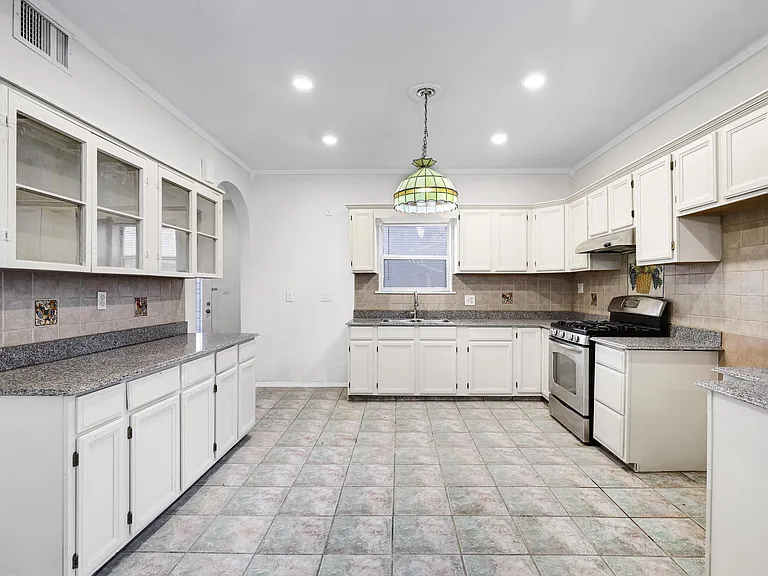 OPEN KITCHEN