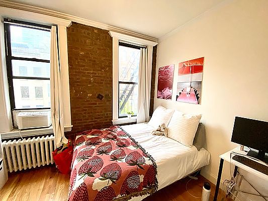 3rd image of 239 E 58th St APT 4F