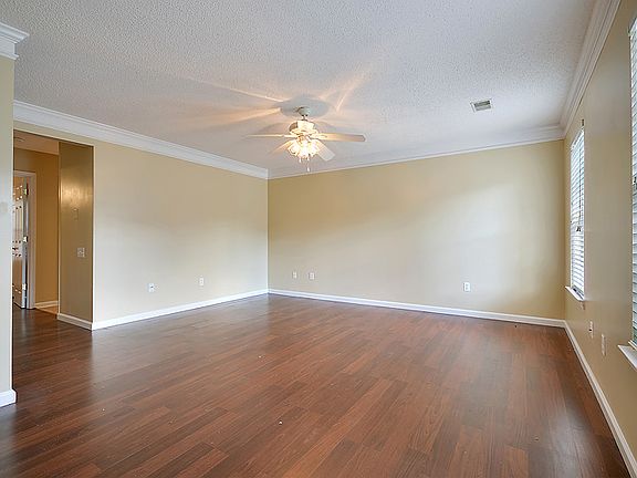 3rd image of 4809 Habersham Ln