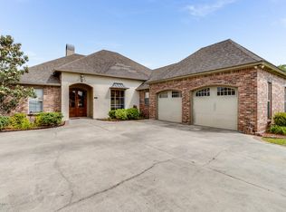 833 Belle Dr, Breaux Bridge, LA 70517