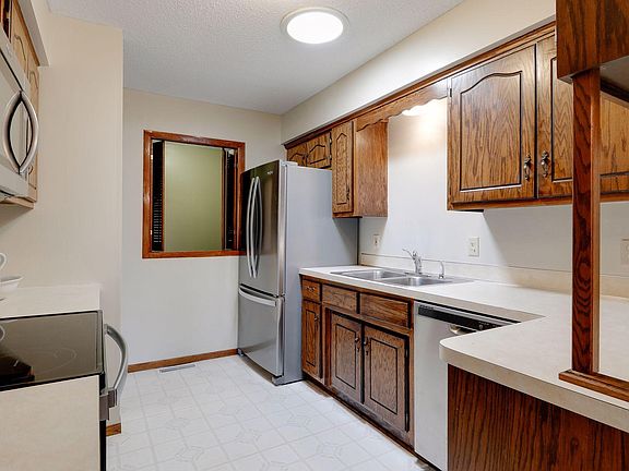 5th image of 11890 Woodbine St NW