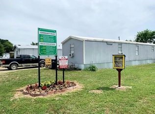 676 San Marcos St, Giddings, TX 78942