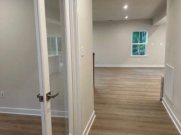 Entry way, to the left is the office space