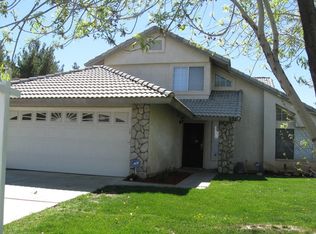 1132 Geraldine Ln, Lancaster, CA 93535