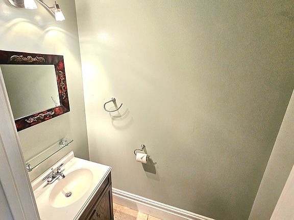 3rd image of 2633A Wyoming St