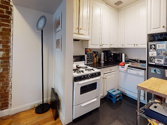3rd image of 55 W 89th St APT 4F
