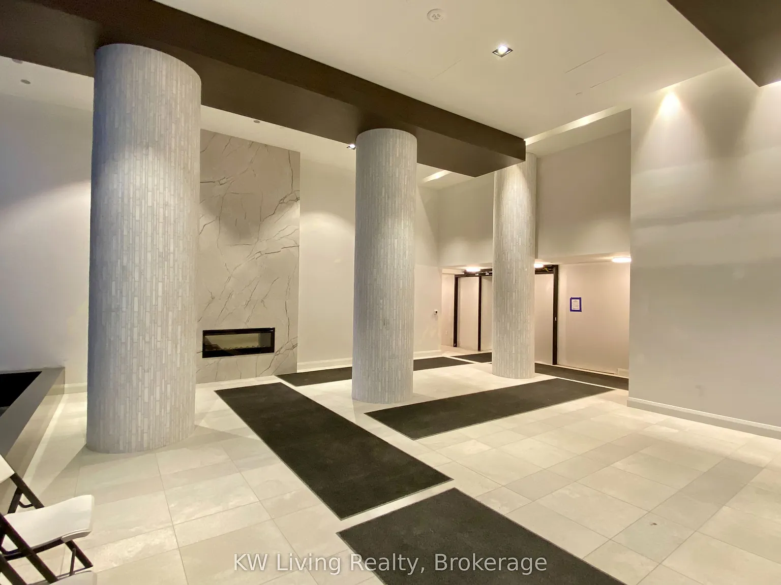 Water's Edge Condos — Photo 4