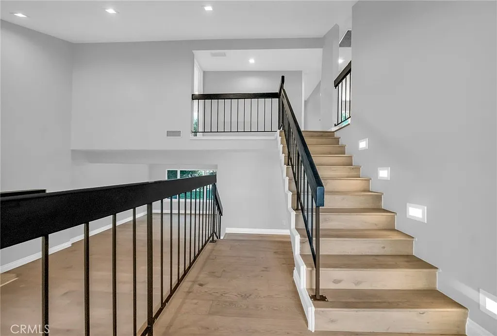 5 bed, 2574 sqft, $8,500 — Photo 4