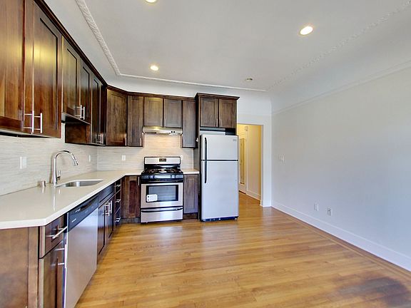 3rd image of 470 14th St APT 12