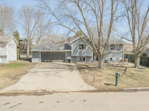 2731 Center Lake Dr, Spirit Lake, IA 51360