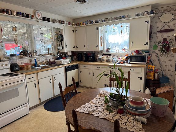 3rd image of 1729 Fountain St