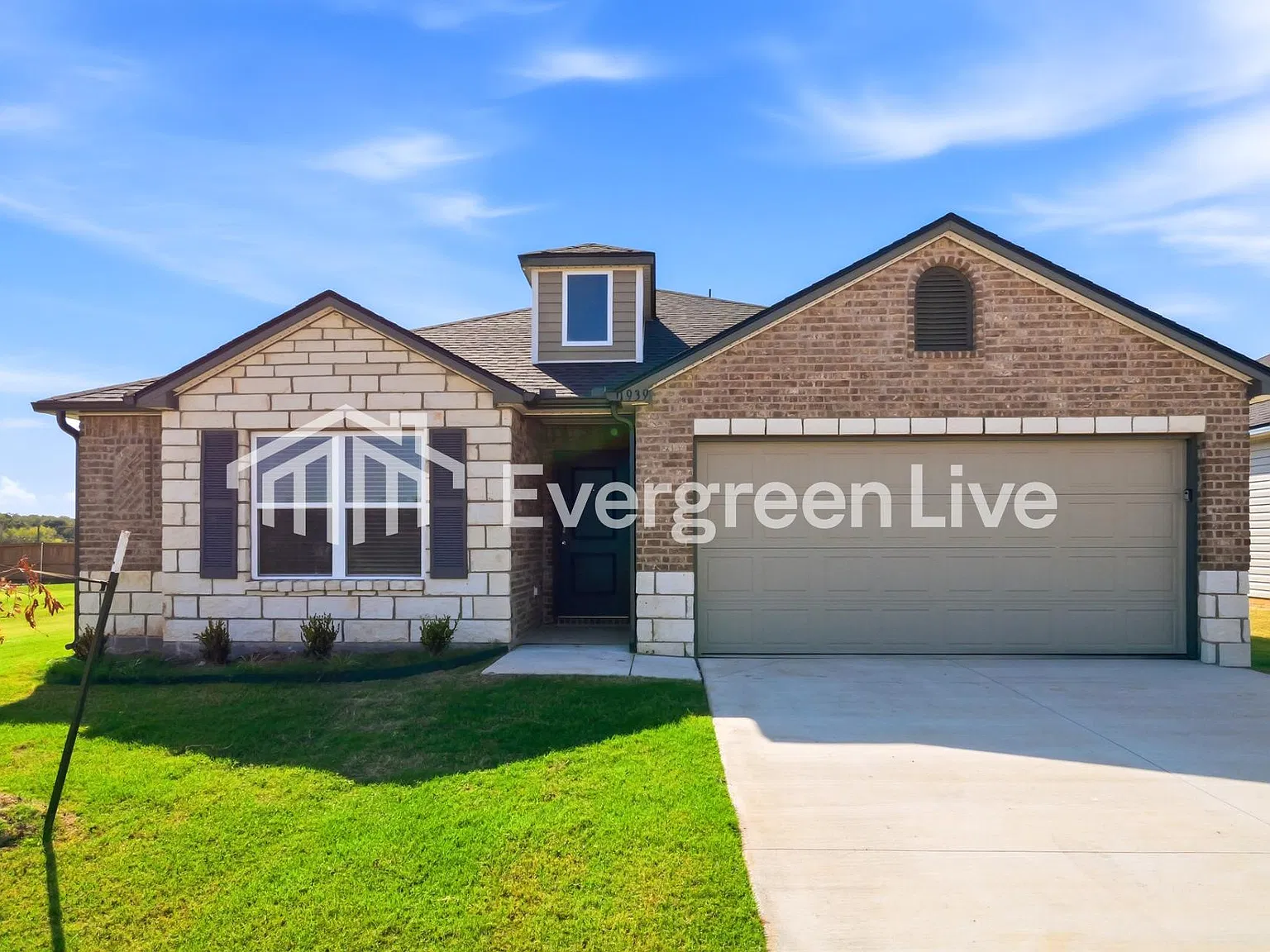 4 bed, 2.0 bath, 1613 sqft, $1,465 — Photo 1