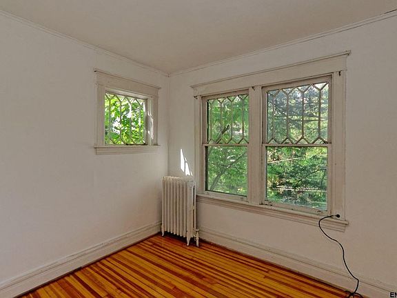 5th image of 263 W Lawrence St #1