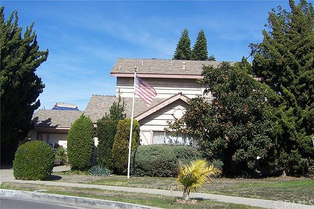 2nd image of 14622 Bromley St